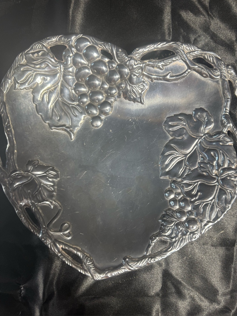 ARTHUR COURT 2002 Heart Shaped 10" x 9" Bowl With Grapevine Decorative Design